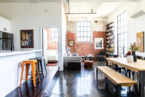 Stylish Warehouse Conversion In The Heart Of Fitzroy - Holiday Cairns 1