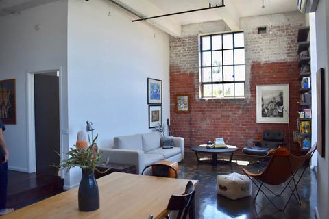 Stylish Warehouse Conversion In The Heart Of Fitzroy - Holiday Cairns 0