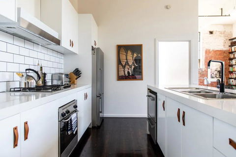 Stylish Warehouse Conversion In The Heart Of Fitzroy - Holiday Cairns 2