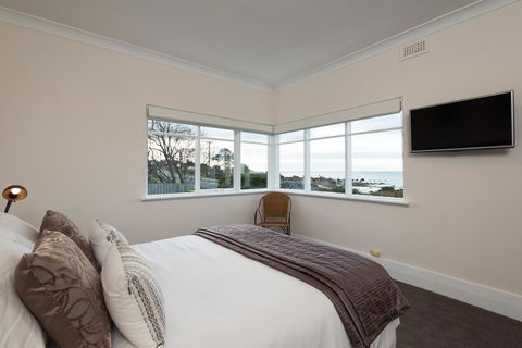 Sunrise At Penguin - Holiday Cairns 3