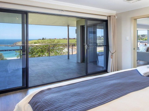 Sunrise Over Easts 2 - Ocean Views, Walk To Beach - Holiday Cairns 1