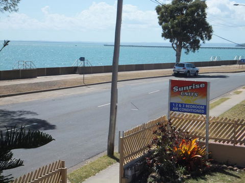 Sunrise Units - Holiday Cairns 0