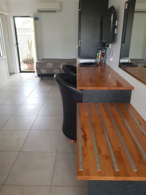 Sunseeker Motel - Holiday Cairns 1