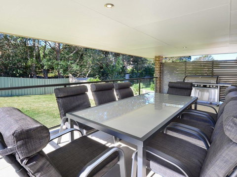Sunset Over Neptune - Pet Friendly, 5 Min To Beach - Holiday Cairns 1