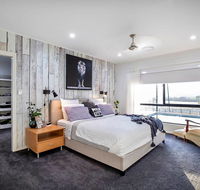 Sunset Penthouse Couples Retreat close to Airlie Beach Champagne on arrival - Holiday Cairns