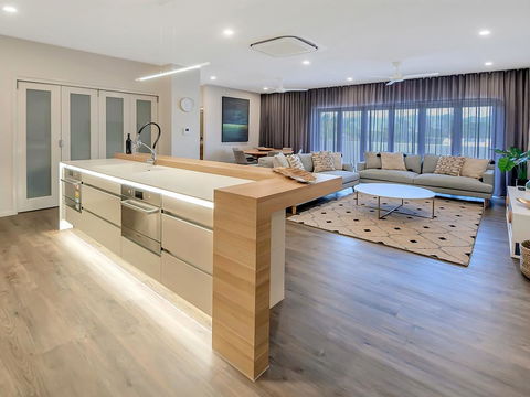 Superior Luxury Apartment In The City - Holiday Cairns 2
