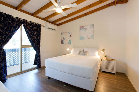 Surf And Sunsets, Beach Holiday Home Mandurah - Holiday Cairns 3