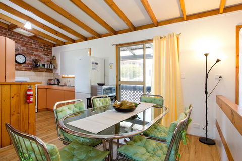 Surf And Sunsets, Beach Holiday Home Mandurah - Holiday Cairns 2