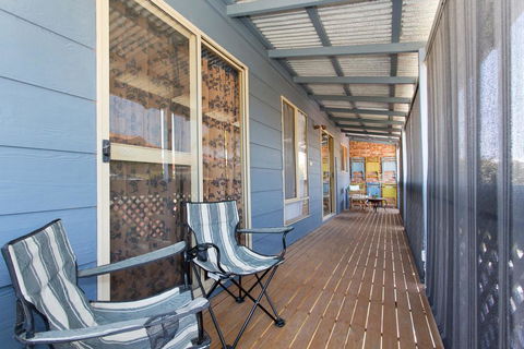 Surf And Sunsets, Beach Holiday Home Mandurah - Holiday Cairns 0