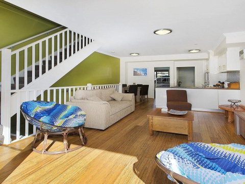 Surf Beach Townhouse - Holiday Cairns 3