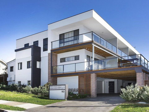 Surf Beach Townhouse - Holiday Cairns 0