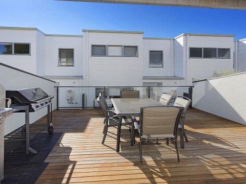 Surf Beach Townhouse - Holiday Cairns 2