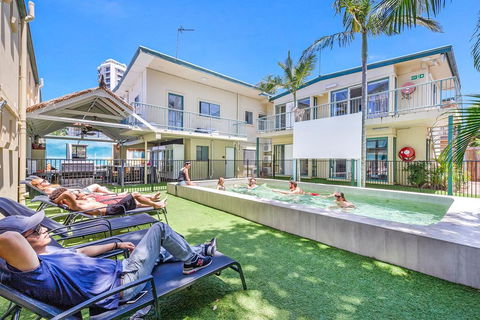 Surf Inn - Holiday Cairns 0