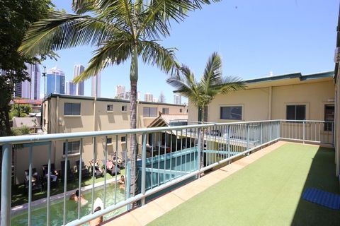 Surf Inn - Holiday Cairns 1