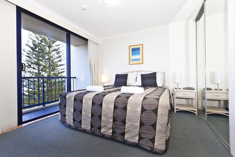 Surf Regency - Holiday Cairns 2