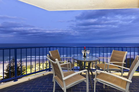 Surf Regency - Holiday Cairns 1