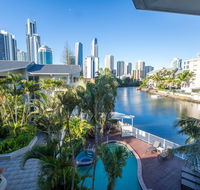 Surfers Del Rey - Holiday Cairns