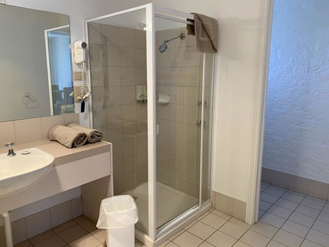Swaggers Motor Inn - Holiday Cairns 2