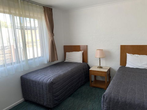 Swaggers Motor Inn - Holiday Cairns 1