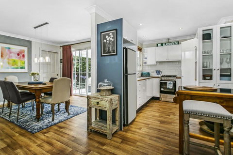 Swanbrook - Holiday Cairns 1