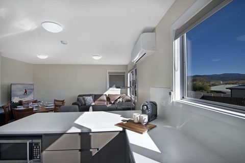 T-Bar On Twynam - Holiday Cairns 0