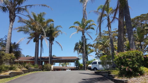 Tabourie Lake Motor Inn - Holiday Cairns 0