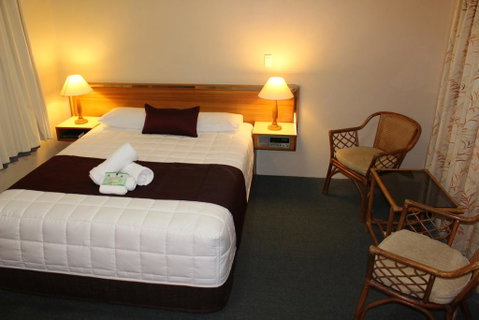 Tabourie Lake Motor Inn - Holiday Cairns 2
