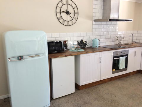 TAKURA HEIGHTS Modern Country Apartment With Pool Access - Holiday Cairns 3