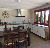 TAKURA HEIGHTS Modern Country Apartment with pool access - Holiday Cairns