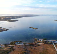 Tall Pines Beach House at Mount Dutton Bay part of Coffin Bay waterways - Holiday Cairns
