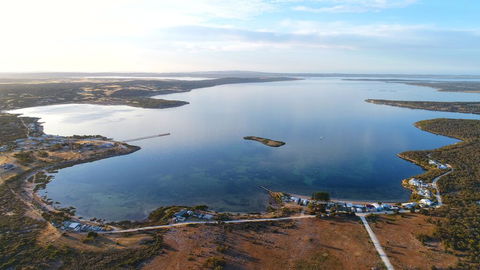 Tall Pines Beach House At Mount Dutton Bay (part Of Coffin Bay Waterways) - Holiday Cairns 0
