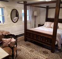 Tanilba House - Holiday Cairns