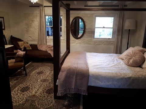 Tanilba House - Holiday Cairns 1