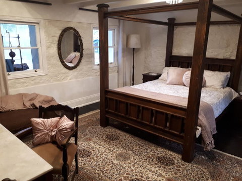 Tanilba House - Holiday Cairns 0