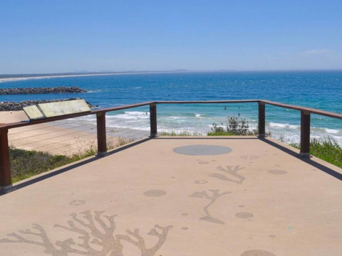 Taranaki Beach House - Holiday Cairns 2