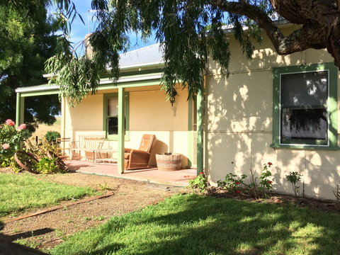 Tarndwarncoort - Farmer's Cottage - Holiday Cairns 0