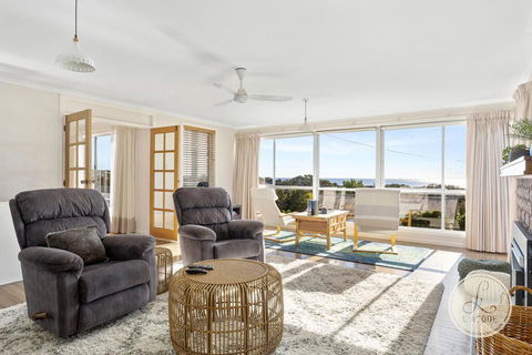 TASSIE SEASIDE SERENITY - L'Abode Accommodation - Holiday Cairns 0