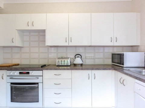 Tehidy Townhouse - Holiday Cairns 2
