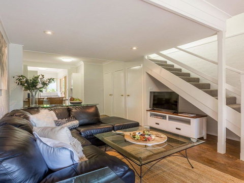 Tehidy Townhouse - Holiday Cairns 1