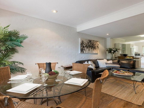 Tehidy Townhouse - Holiday Cairns 3