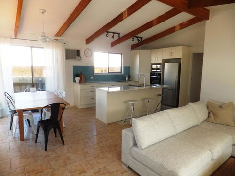 TERRIFIC ON TAMARA CRESCENT - Holiday Cairns 3