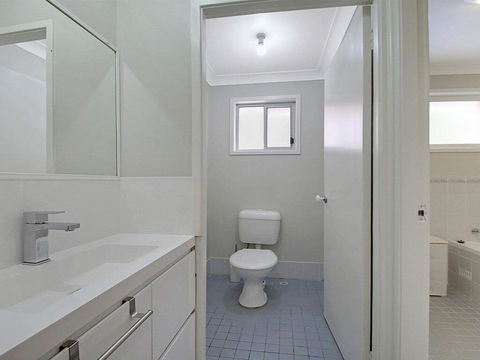 That Pink House! - Comfortable Home Away From Home - Holiday Cairns 2