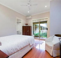 The Acreage Luxury BB and Guesthouse - Holiday Cairns