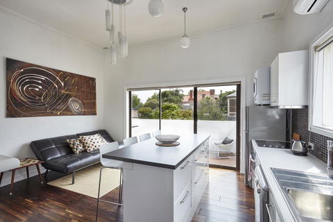 The Anderson, South Melbourne, MSAC 400m, Parking, Balcony - Holiday Cairns 2