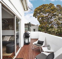 The Anderson South Melbourne MSAC 400m Parking Balcony - Holiday Cairns