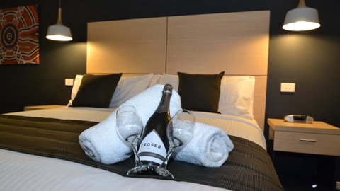 The Astor Suites - Holiday Cairns 0