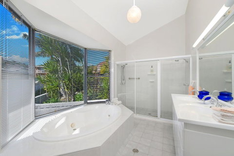 The Atrium, 11 Kentia Close - Holiday Cairns 3
