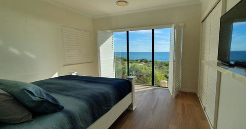 The Beach House - Port Bouvard - Holiday Cairns 2