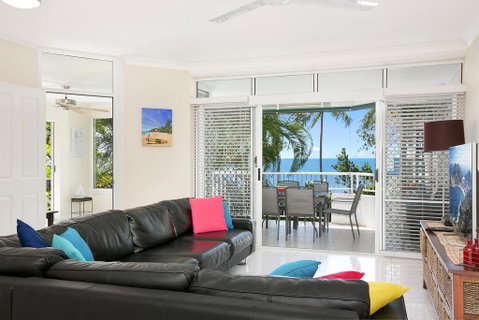 The Beach House 3BR Waterfront Apartment, Own WIFI - Holiday Cairns 2