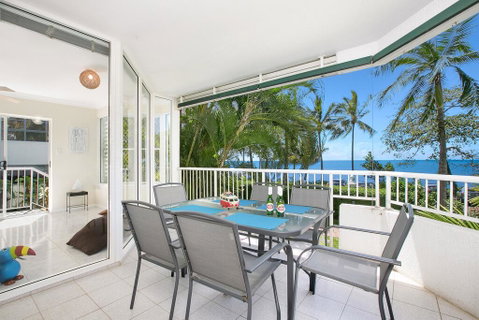 The Beach House 3BR Waterfront Apartment, Own WIFI - Holiday Cairns 1